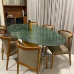 Mesa Cone oval em mármore Verde Guatemala